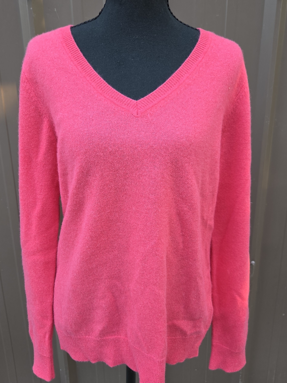 Tahari Cashmere Bright Pink V-Neck Lightweight Sweater